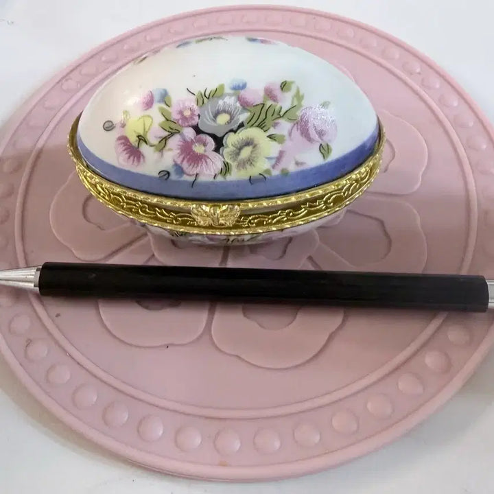 [BUNJANG] German Antique Egg-Shaped Jewelry Box Flower Pattern / 플라워무늬 계란형 오브제 독일골동품보석함새제품