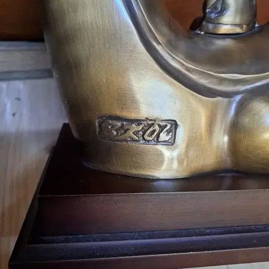 [BUNJANG] Bronze Sculpture Signed by Artist (26x45x17 cm) / 26   45   17 센치 동재질작가싸인