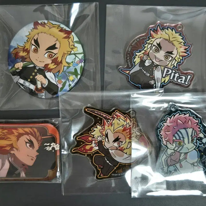 [BUNJANG] Demon Slayer Akaza &amp; Kyojuro Rengoku Bundle Set Acrylic Keychain &amp; Can Badge / 일괄) 귀멸의 칼날 귀칼 아카자, 렌고쿠 쿄쥬로 캔뱃지, 아크릴 키링