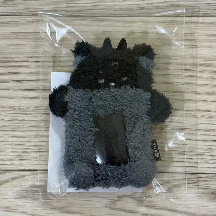 [BUNJANG] Day6 Young K Devil-themed Soldier Photo Holder Keychain MD (Sealed) / (미개봉) 데이식스 영케이 영기스트 증사 id 포토 홀더 키링 악마 굿즈 md