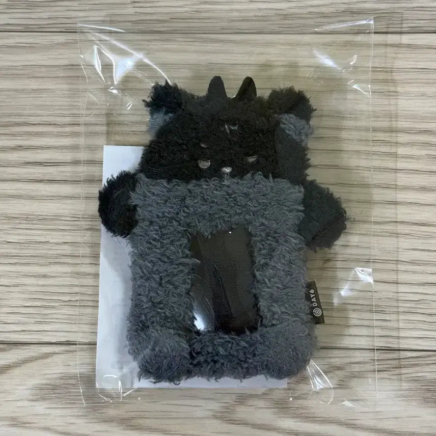 [BUNJANG] Day6 Young K Devil-themed Soldier Photo Holder Keychain MD (Sealed) / (미개봉) 데이식스 영케이 영기스트 증사 id 포토 홀더 키링 악마 굿즈 md
