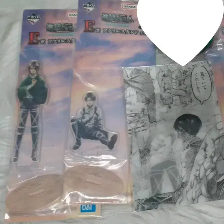 [BUNJANG] Attack on Titan Exhibition Lenticular Postcard + Levi Hanji Eren Acrylic Set / 진격의거인 전시회 렌티큘러 엽서 + 리바이 한지아크릴