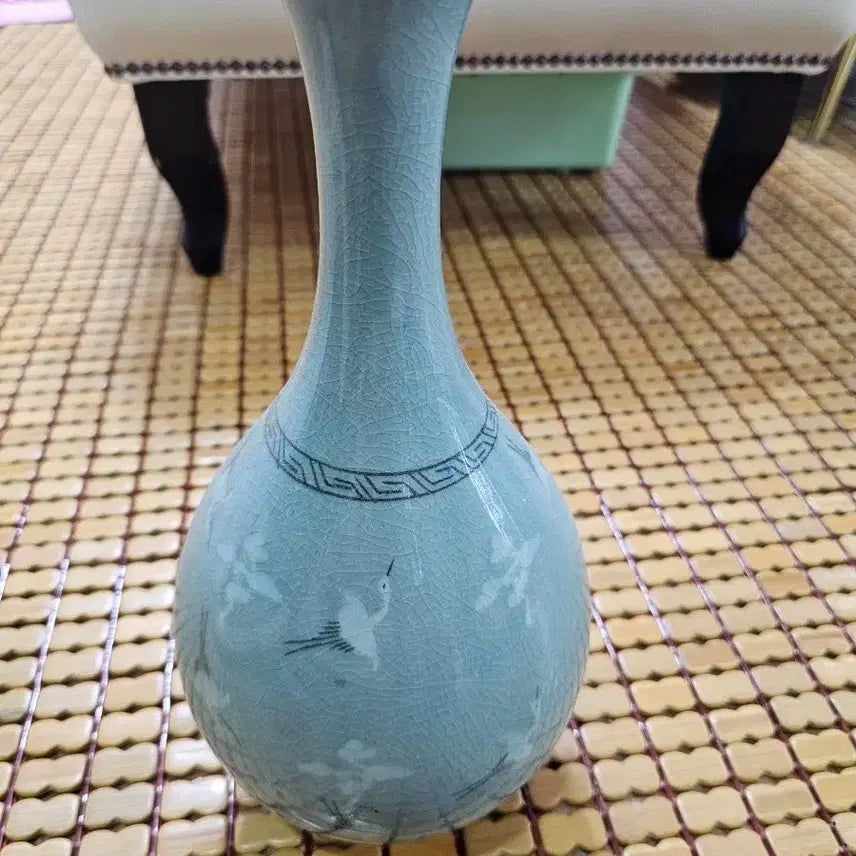 [BUNJANG] Antique Celadon Vase with Crane Motif / 청자 화병 학문양 앤틱 꽃병