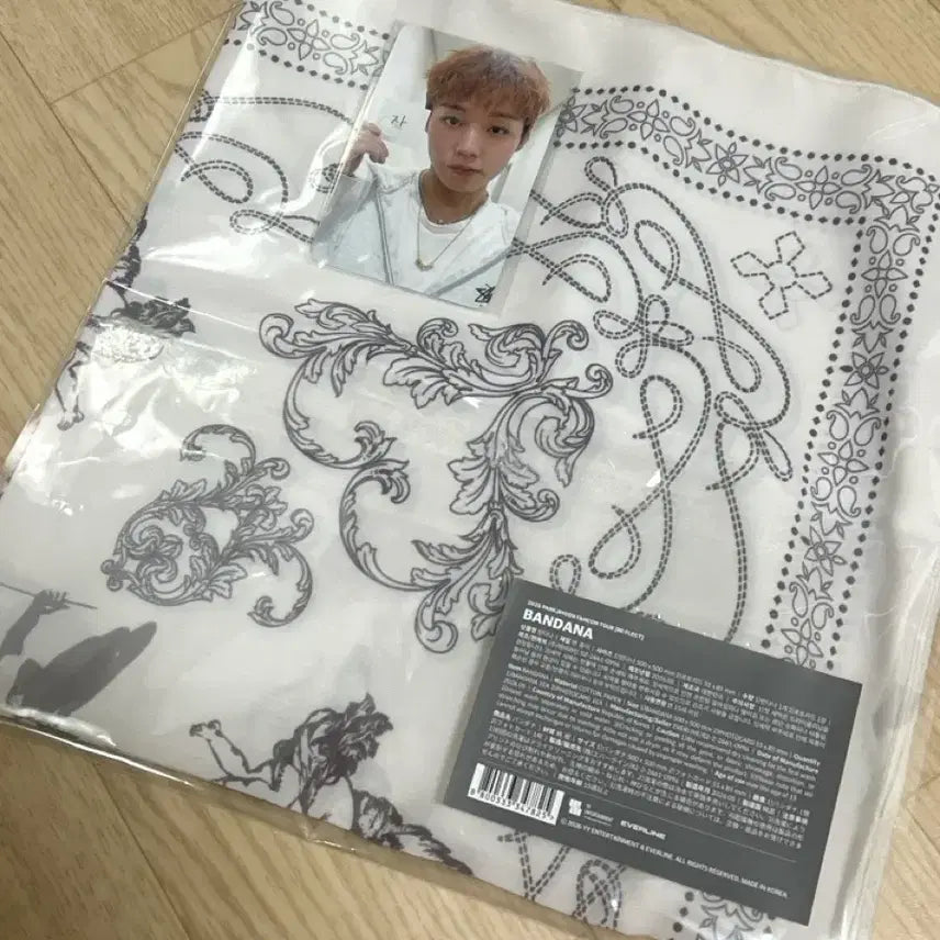 [BUNJANG] Park Jihoon Bandana Fancon Goods Bundle Set with Photocard / 박지훈 반다나 팬콘 굿즈 포카 포함 일괄