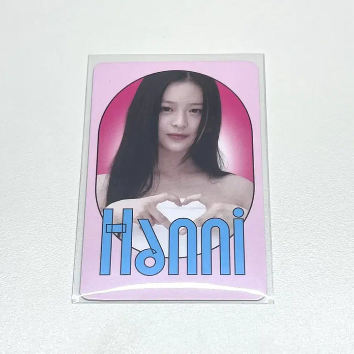 [BUNJANG] NewJeans Hanni Taiwan Big Issue Magazine POB Photocard / 뉴진스 하니 대만 빅이슈 잡지 특전 미공포 포카 포토카드