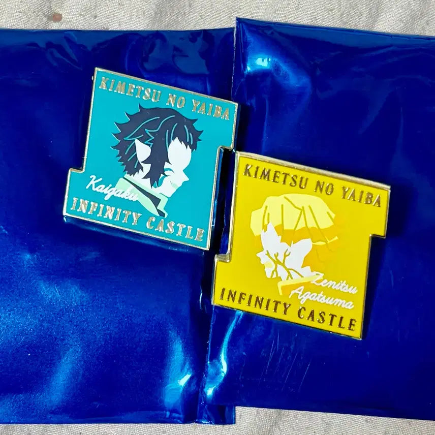[BUNJANG] Demon Slayer: Kimetsu no Yaiba Kaigaku &amp; Zenitsu Pin Badge Bundle Set / 새상품 일괄) 귀칼 귀멸의 칼날 카이가쿠 젠이츠 핀즈 뱃지