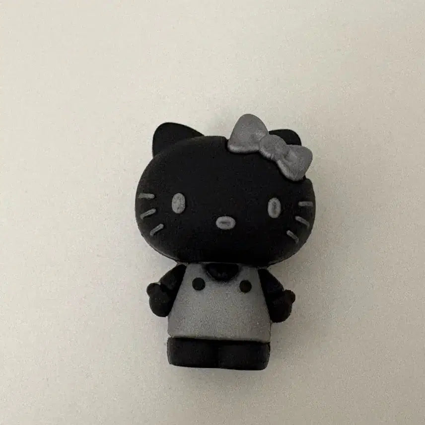[BUNJANG] Hello Kitty Greek Yogurt Magnet Figure / 요즘 그릭요거트 헬로키티 마그넷 피규어 실버