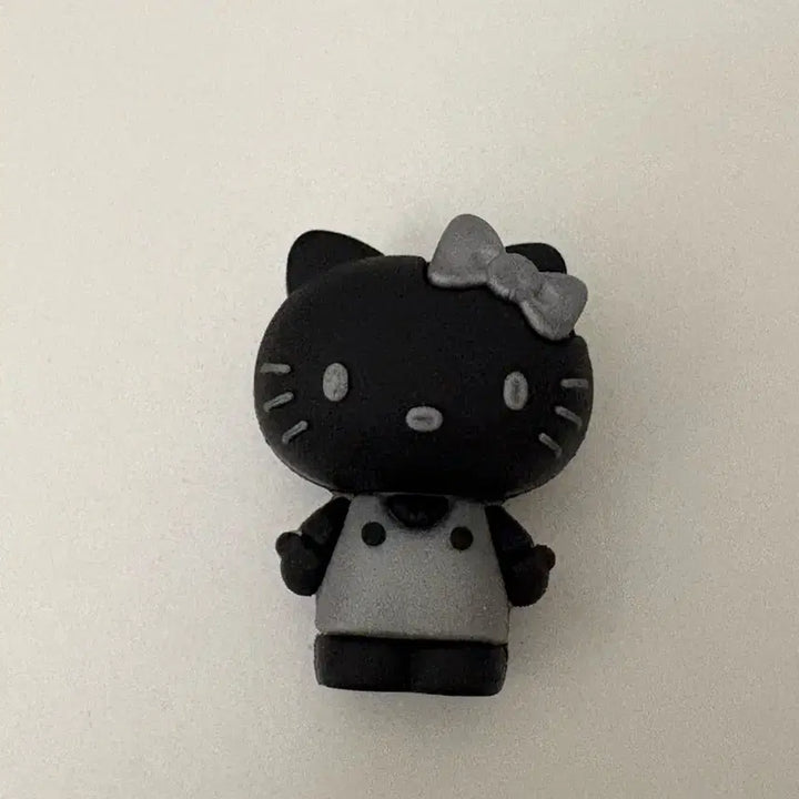 [BUNJANG] Hello Kitty Greek Yogurt Magnet Figure / 요즘 그릭요거트 헬로키티 마그넷 피규어 실버