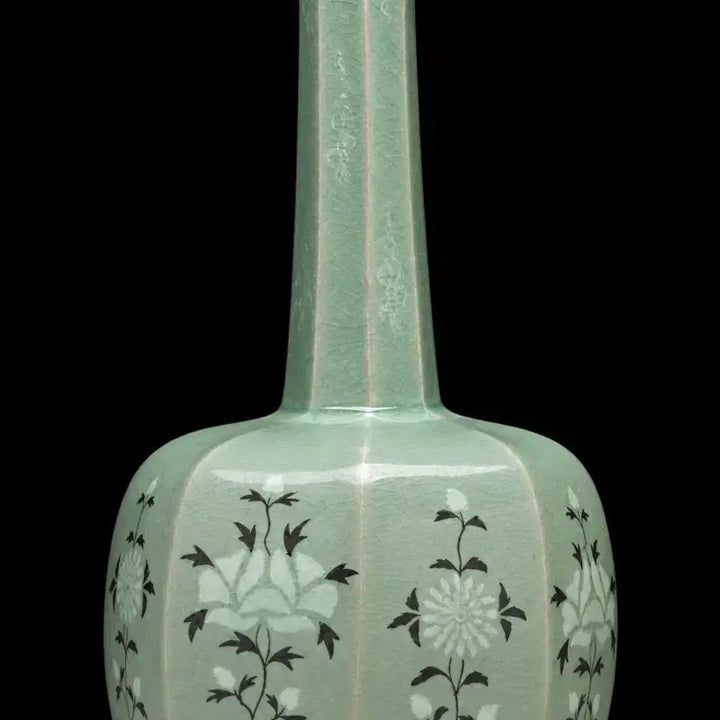 [BUNJANG] Ji Soon-tak Celadon Chrysanthemum Vase (32cm) / 무형문화재 지순탁 국화문 상감 청자 장경병 32cm