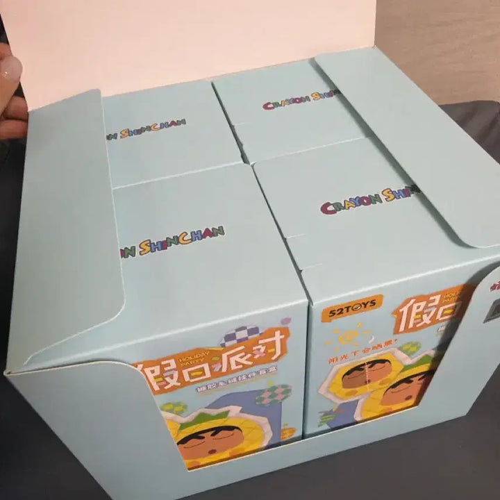 [BUNJANG] 52TOYS Crayon Shin-chan Holiday Party Color-Changing Plush Keychain Full Box (Sealed) / 정품 52TOYS 짱구 홀리데이 파티 태닝 변색 인형 키링 홀박스 (미개봉 4개입)