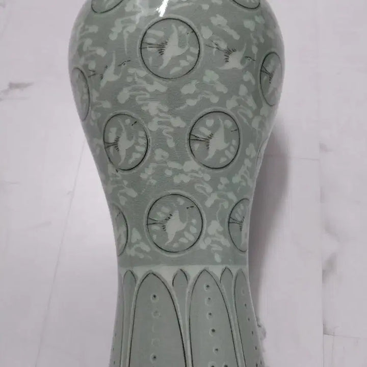 [BUNJANG] Korean Celadon Vase with Crane and Cloud Motif / 청자