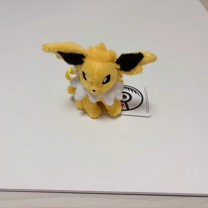 [BUNJANG] Pokemon Center Jolteon Booster Carabiner Plush / 포켓몬센터 카라비너 쥬피썬더 부스터 인형