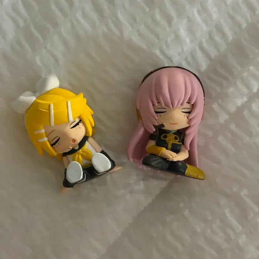 [BUNJANG] Vocaloid Kagamine Rin Megurine Luka Shoulder Tap Gacha Figure / 보컬로이드 카가미네 린 메구리네 루카 어깨 쿵 가챠
