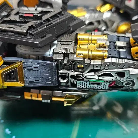 [BUNJANG] PG Unleashed RX-93 Nu Gundam Lower Body Frame Painted Model Kit / PG 언리쉬드 뉴건담 하반신 프레임 도색작 팝니다