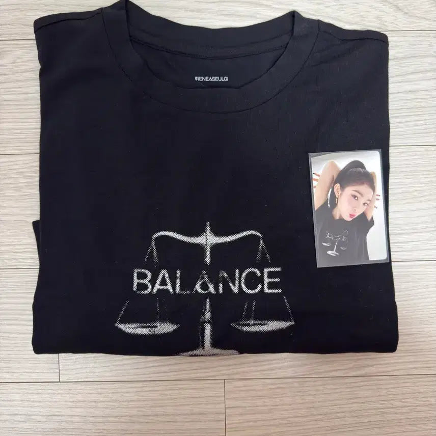 [BUNJANG] Red Velvet Irene &amp; Seulgi BALANCE T-Shirt (M) / (새상품) 레드벨벳 아이린&amp;슬기 BALANCE 반팔 티셔츠