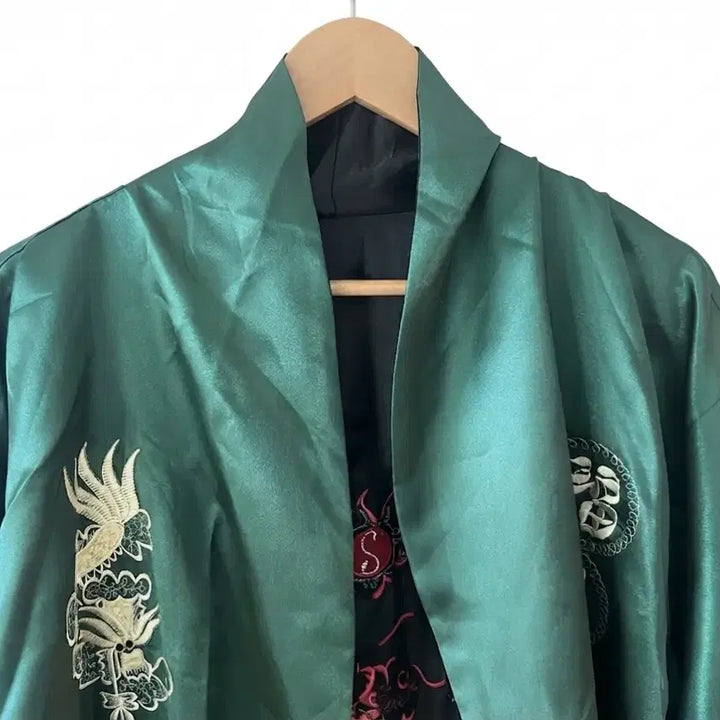 [BUNJANG] Discover Singapore Authentic Double-Sided Dragon Embroidery Reversible Robe Gown (XXL) / [파격가] 싱가포르 디스커버 양면 용 자수 리버시블 로브 가운 (XXL)