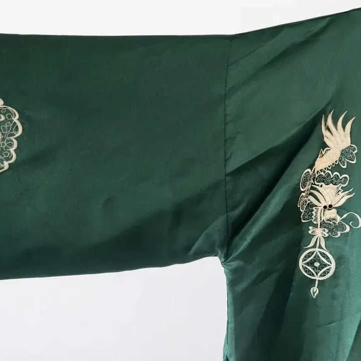 [BUNJANG] Discover Singapore Authentic Double-Sided Dragon Embroidery Reversible Robe Gown (XXL) / [파격가] 싱가포르 디스커버 양면 용 자수 리버시블 로브 가운 (XXL)