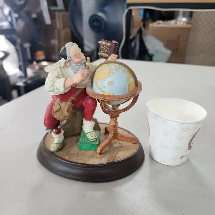 [BUNJANG] 1994 Norman Rockwell Santa Claus Classic Collection Resin Figurine (15cm) / 1994년 USA 노먼록웰 산타클로스 클래식 콜렉션 수지(딱딱한 프라스틱 계통) 높이15cm