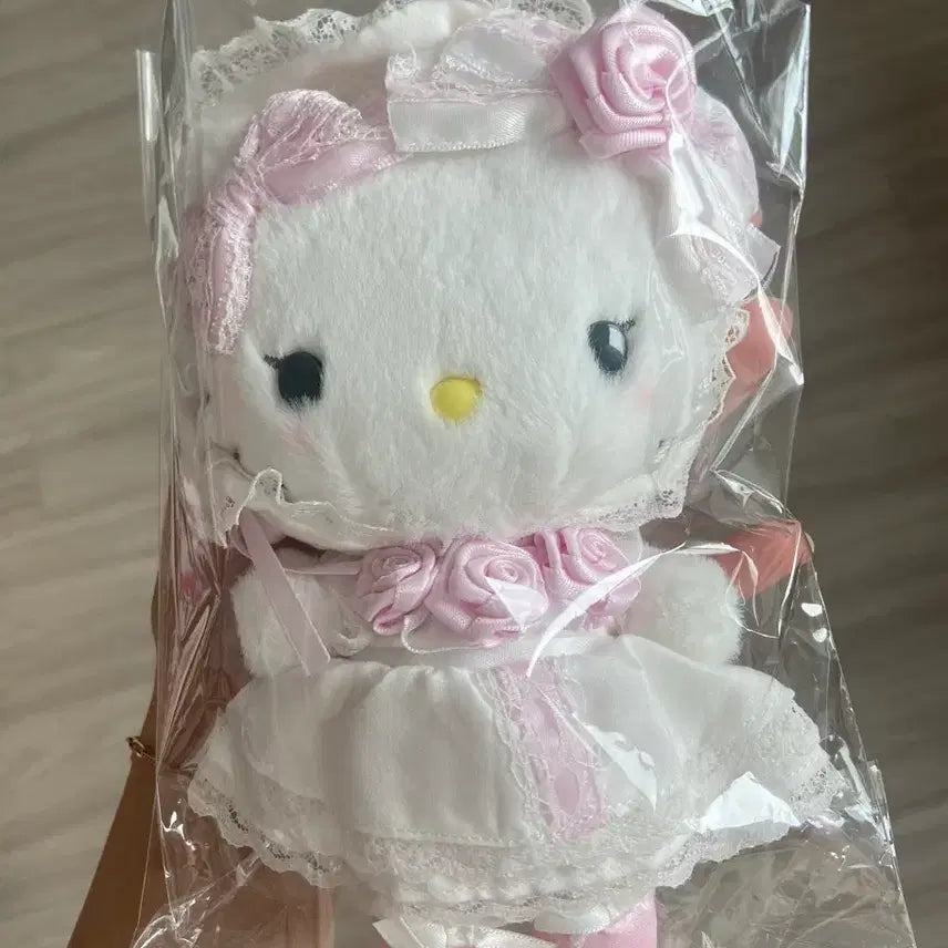 [BUNJANG] Sanrio Hello Kitty Frilled Mascot / 산리오 화이트프릴 키티 마스코트