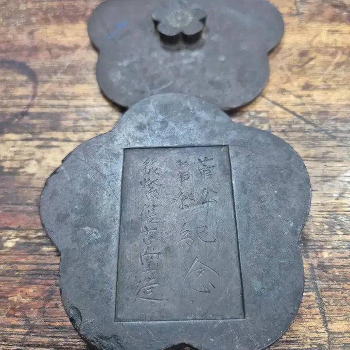 [BUNJANG] Late Joseon Dynasty Pear Blossom Celadon Inkstone / 조선시대 말 이화문양 벼루