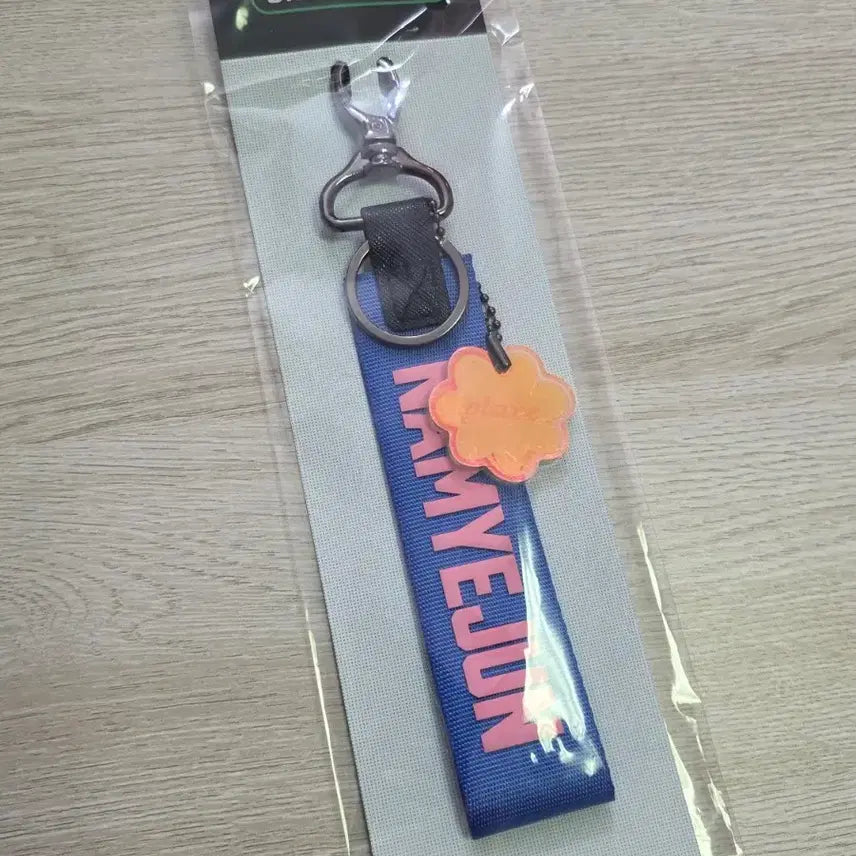 [BUNJANG] PLAVE Yejun Strap Keychain / 플레이브 예준 스트랩키링