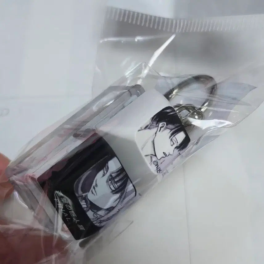 [BUNJANG] Attack on Titan Levi Exhibition Keycap Keyring / 진격의거인 리바이 전시회 키캡키링 진격거