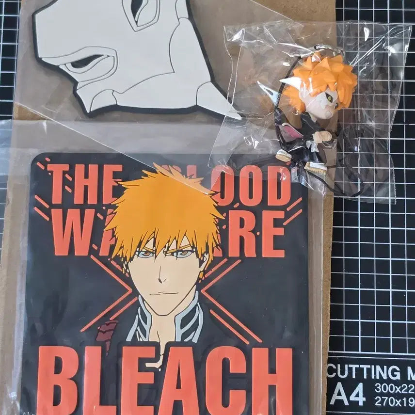 [BUNJANG] Bleach Ichigo Classic Keychain, Figure, Strap &amp; Coaster Bundle Set / [3종 일괄 /새상품] 블리치 이치고 고전 키링 피규어 스트랩 코스터