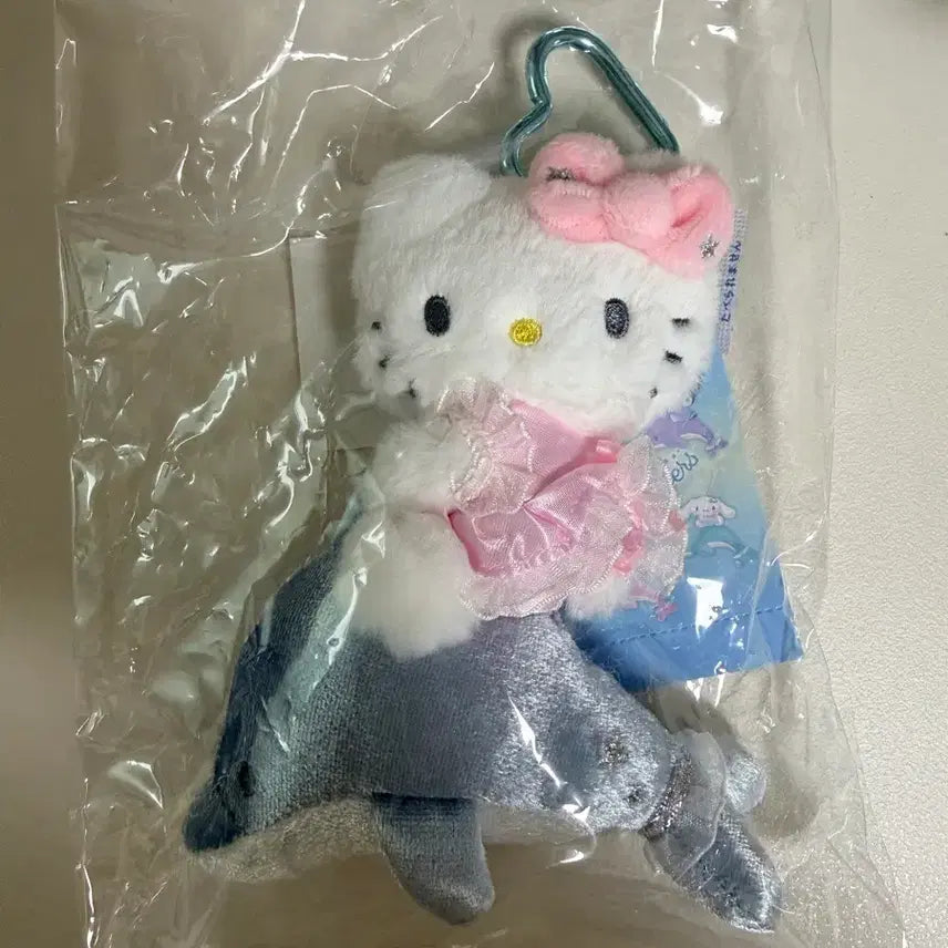 [BUNJANG] Sanrio Hello Kitty Shiny Dolphin Plush Keychain Mascot / 산리오 헬로키티 샤이니 돌핀 돌고래 인형 키링 마스코트