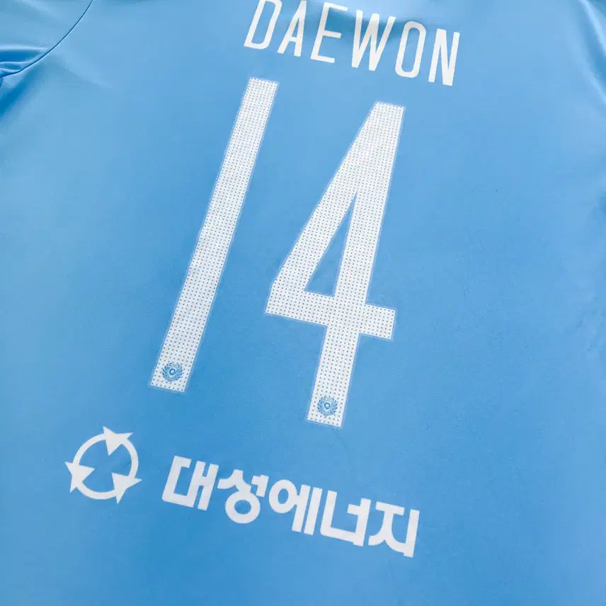 [BUNJANG] Daegu FC 2019 Replica Football Jersey Player Edition Kim Dae-won Autographed Size 110 / 2019년도 K리그 레플리카 대구FC 유니폼 선수단 칠필싸인 새상품 110size 김대원 마킹 판매.
