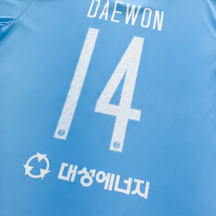 [BUNJANG] Daegu FC 2019 Replica Football Jersey Player Edition Kim Dae-won Autographed Size 110 / 2019년도 K리그 레플리카 대구FC 유니폼 선수단 칠필싸인 새상품 110size 김대원 마킹 판매.