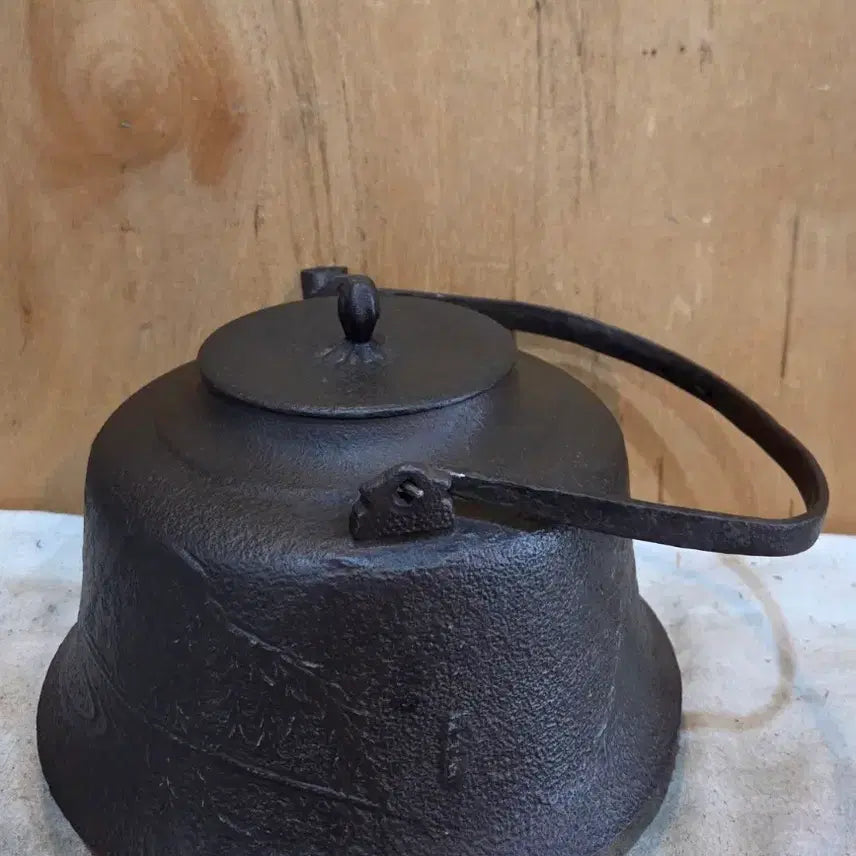 [BUNJANG] Antique Japanese Cast Iron Tea Kettle (Chagama) / 오랜세월의 일본 무쇠 차가마 주전자