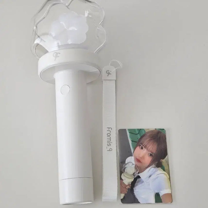 [BUNJANG] fromis_9 Official Lightstick Ver.2 &amp; Photocard Set / 프로미스나인 응원봉 Ver.2 &amp; 포카 세트