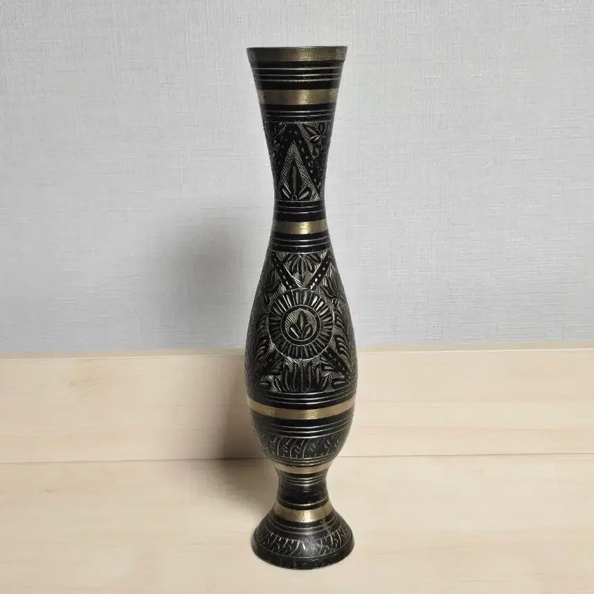 [BUNJANG] Vintage Black &amp; Gold Brass Vase / 빈티지 블랙 골드 동합금 화병