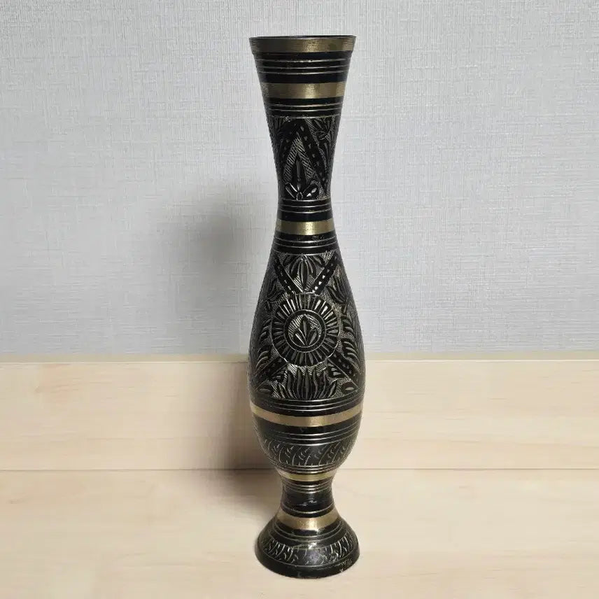 [BUNJANG] Vintage Black &amp; Gold Brass Vase / 빈티지 블랙 골드 동합금 화병