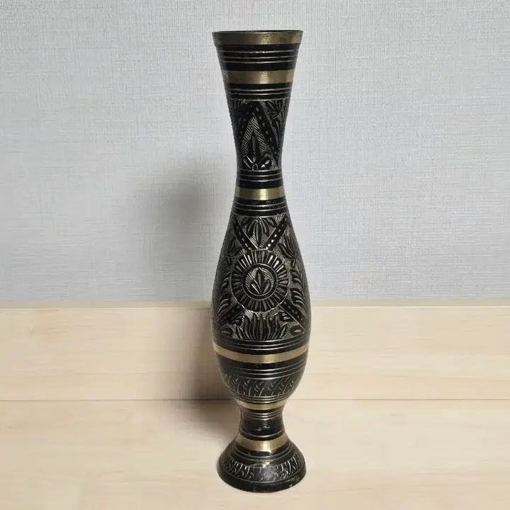 [BUNJANG] Vintage Black &amp; Gold Brass Vase / 빈티지 블랙 골드 동합금 화병