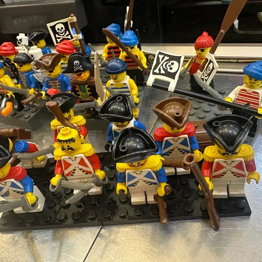 [BUNJANG] LEGO Old Navy Government Pirates Minifigure Set (24 pcs) / 올드 레고 해군 정부군 올드해적  미니피규어 24개