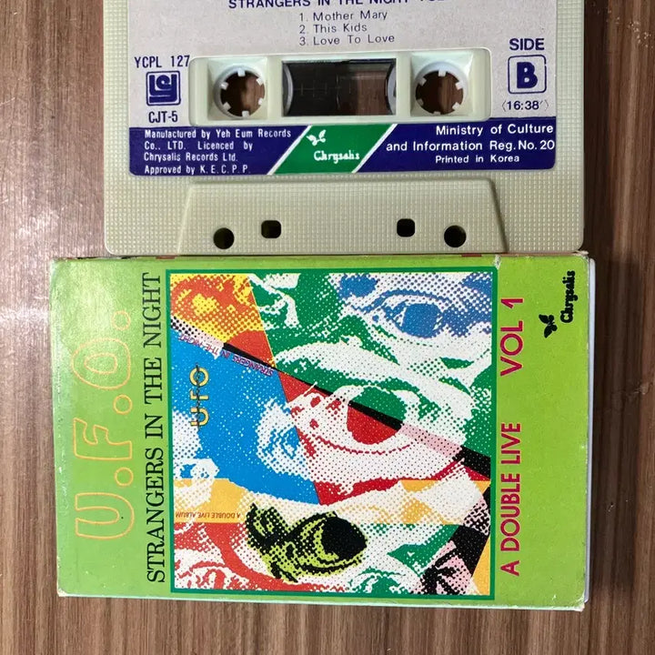 [BUNJANG] U.F.O. Strangers in the Night Live Cassette Tape / U.F.O. 스트레인저스 인 더 나이트 라이브 카세트 테이프