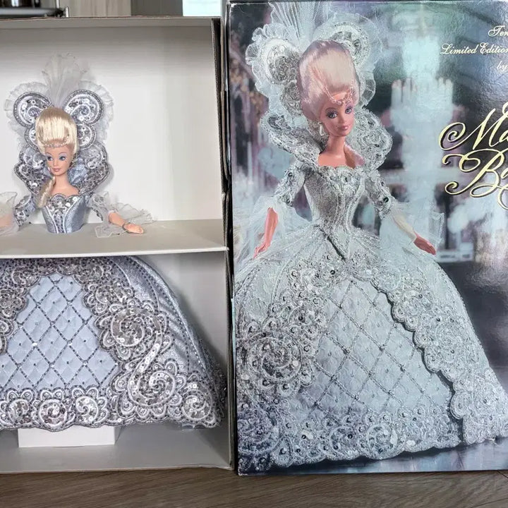 [BUNJANG] Madame du Barbie Limited Edition Silver Dress by Bob Mackie (1997) / 마담 바비 실버 드레스 리미티드 에디션