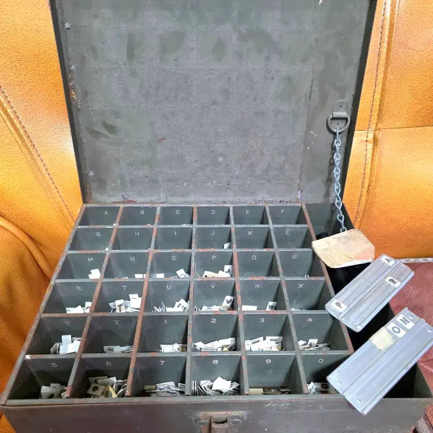 [BUNJANG] US Military Vintage Letterpress Block Set with Holder and Mallet / 미군 빈티지 밀리미터납활자세트(근대사골동품)