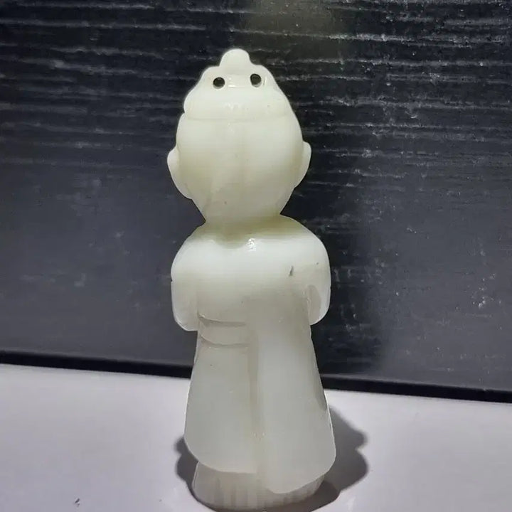 [BUNJANG] White Jade Figure Sculpture with Age / 세월감이 존재하는 백옥 인물상 조각품