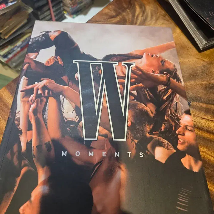 [BUNJANG] W Moments Fashion Magazine Commemorative Photo Book / W MOMENTS 패션 잡지 창간기녕 사진집 새책20년보관
