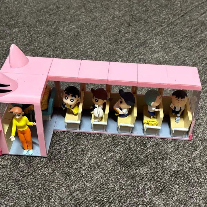[BUNJANG] Crayon Shin-chan Kindergarten Bus Full Set Toy / 짱구유치원 버스 풀셋판매