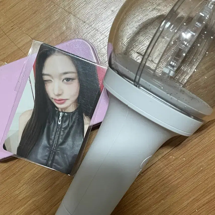 [BUNJANG] IVE Jang Wonyoung BANGBANG Pre-Recording Photocard &amp; Lightstick Bundle / 아이브 장원영 뱅뱅 사녹공방 포카&amp;응원봉 일괄 양도 BANGBANG IVE