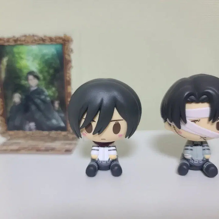 [BUNJANG] Attack on Titan Choconeko Levi &amp; Mikasa Acrylic Frame Set / 진격의거인 초코노코 리바이 미카사 팝니다.