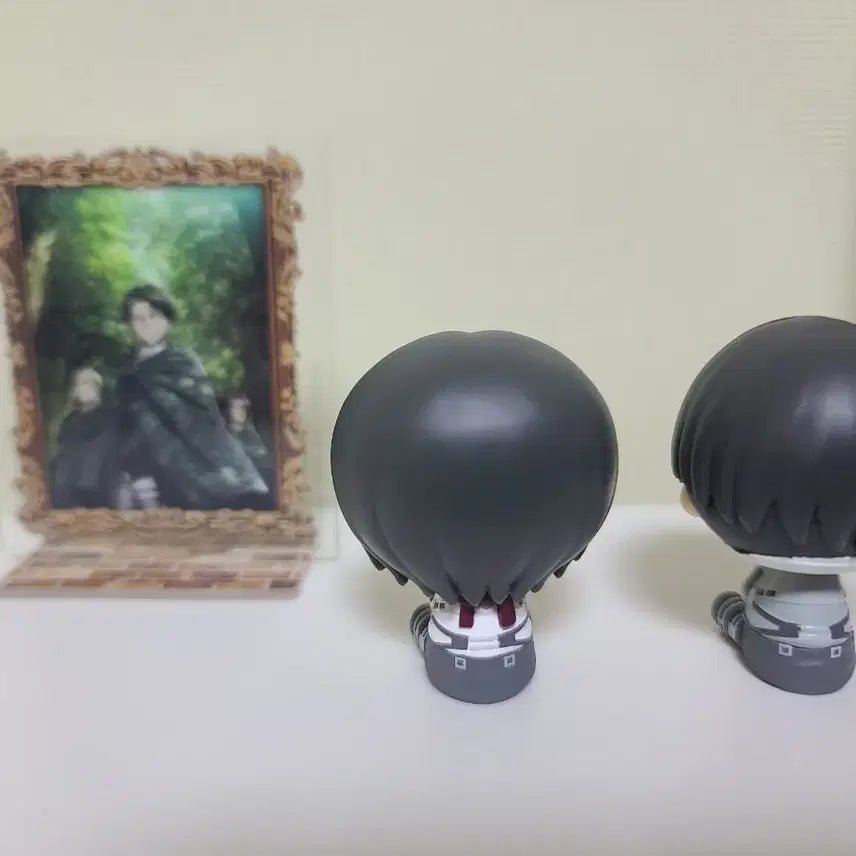 [BUNJANG] Attack on Titan Choconeko Levi &amp; Mikasa Acrylic Frame Set / 진격의거인 초코노코 리바이 미카사 팝니다.