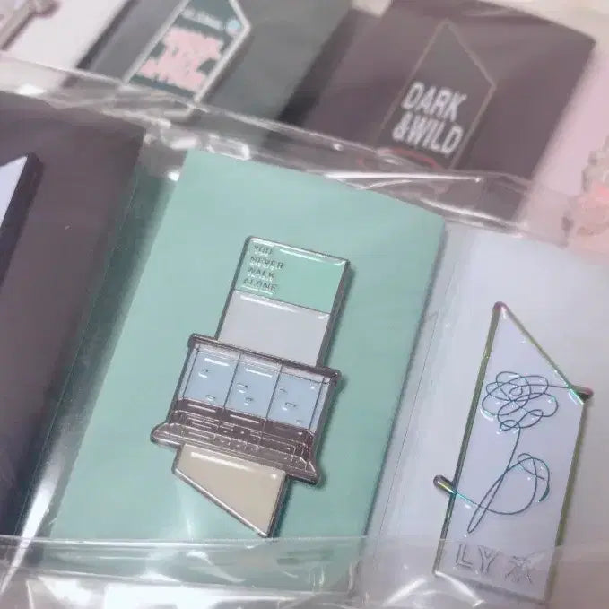 [BUNJANG] BTS Album Badge Set (Sealed) / 방탄 앨범뱃지 세트 미개봉 원가이하 판매