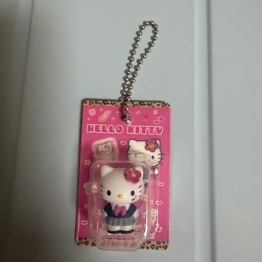 [BUNJANG] Hello Kitty Miniature Collection School Uniform Kitty Keyring / *급처* 헬로키티 패키지 미니어처 컬렉션 키링 교복키티