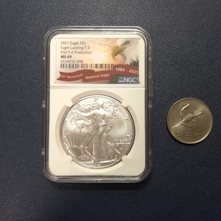 [BUNJANG] USA 2021 First Edition Eagle 1 oz Silver Coin Graded 69 / 미국 2021년 초판 이글1온스은화 69등급 희귀은화수집용