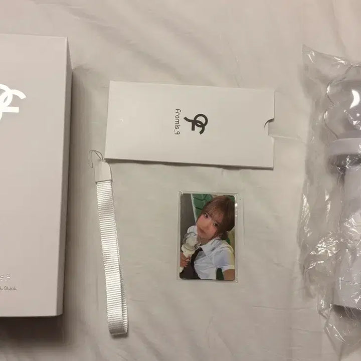 [BUNJANG] fromis_9 Official Light Stick Ver.2 / 프로미스나인 응원봉 OFFICIAL LIGHT STICK Ver.2 팝니다
