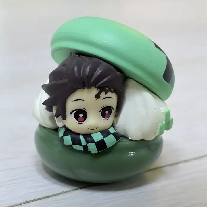 [BUNJANG] Demon Slayer Tanjiro Macaron Gacha Figure / 귀멸의 칼날 탄지로 피규어